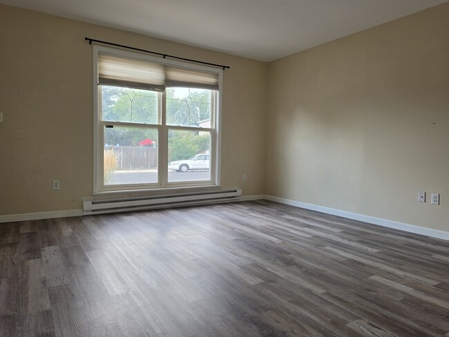 Photo - 11186 Forest Ave