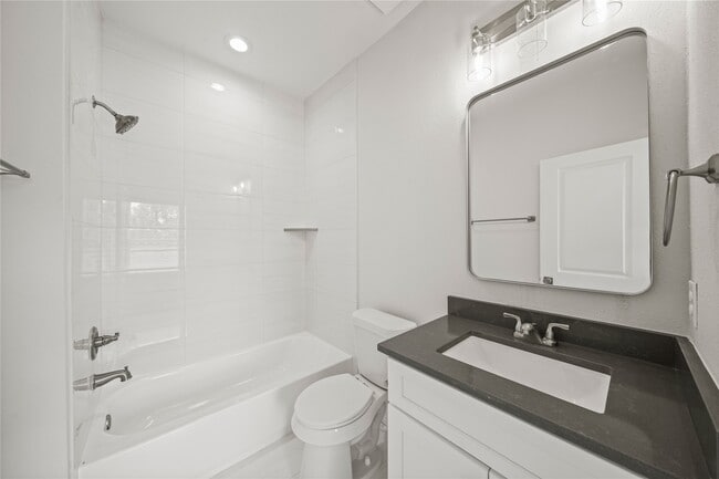 4007 New Orleans St Unidad B 1/2