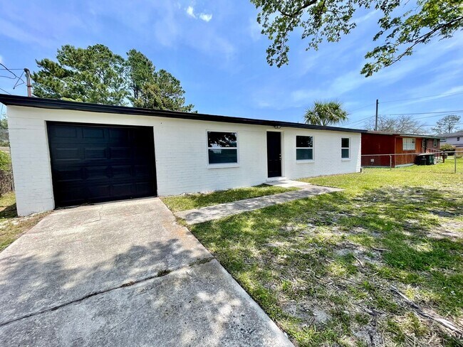Building Photo - 10867 Bahia Dr