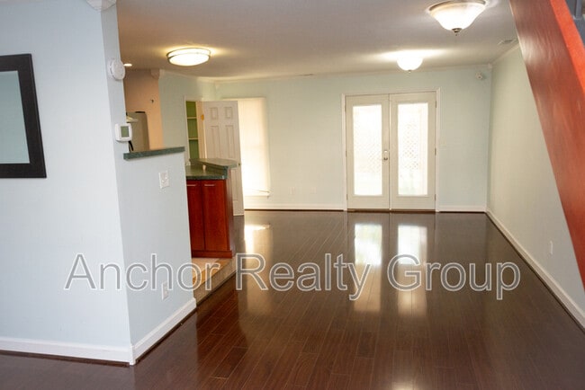 Photo - 304 Falling Ln