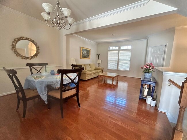 Photo - 930 Rainier Rd