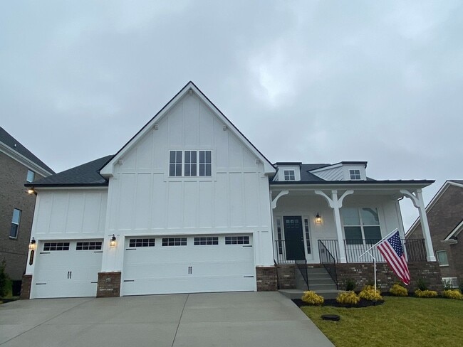 Photo - Amazing 4 Bedroom Home in Lebanon / 3.5 Bathrooms / 3 Car Garage /  Fenced in Backyard with Deck /