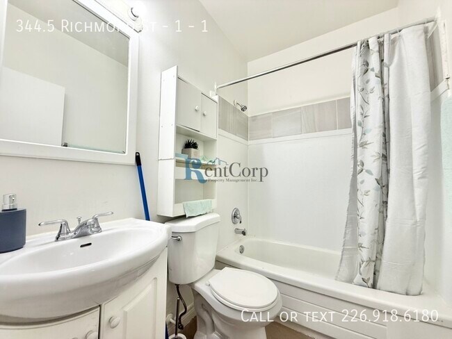 Photo - 1-1735 Richmond St