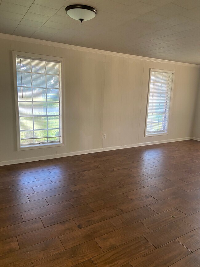 101 Greenlawn Pl