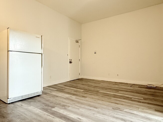 Photo - 1188 Wyandotte St E Unit 4