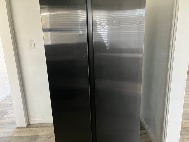 Photo - 15568 Binney St