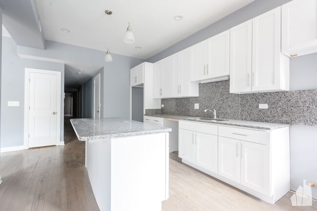 Photo - 5130 S Greenwood Ave Unidad 2S