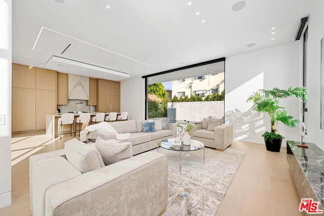 Photo - 316 S Oakhurst Dr