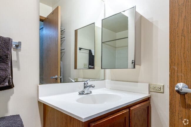 1BR, 1BA - 954SF