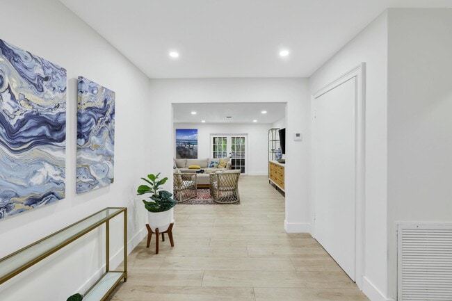 Photo - 486 NW 1st St