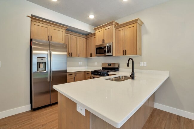 Photo - Stunning 3 Bed - 2.5 Bath Townhome in Amazing Layton Location! Available on NOW!
