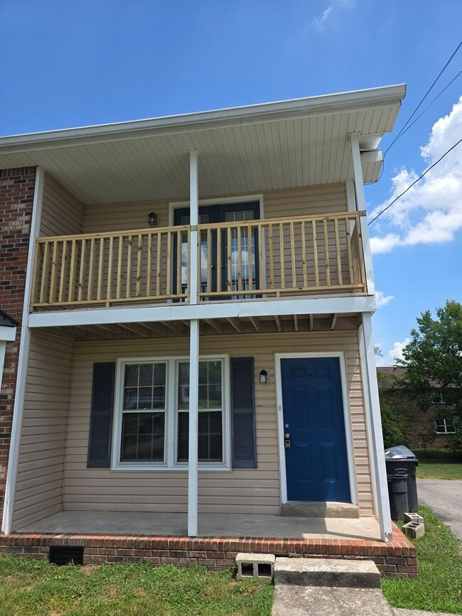 Building Photo - 308 Crestmont Dr Unit B Rental