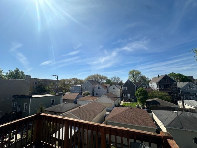 Photo - 3511 W Dickens Ave Apartments Unit 3