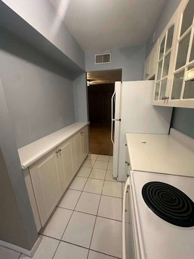 Photo - Townhome in Tallwood Oaks