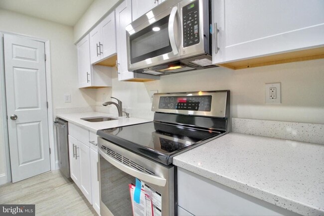 Photo - 87 Meadowlark Ave
