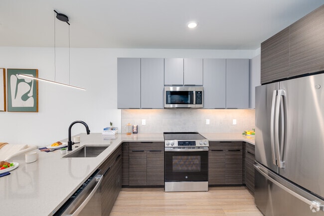 1BR, 1BA - 649SF - Kitchen