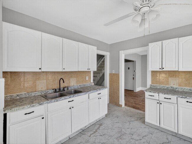 Photo - 195 Laurel Hill Ave Unidad 2