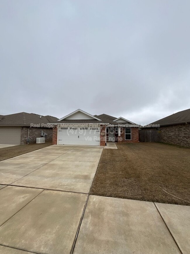 Photo - 6110 NW McClellen St