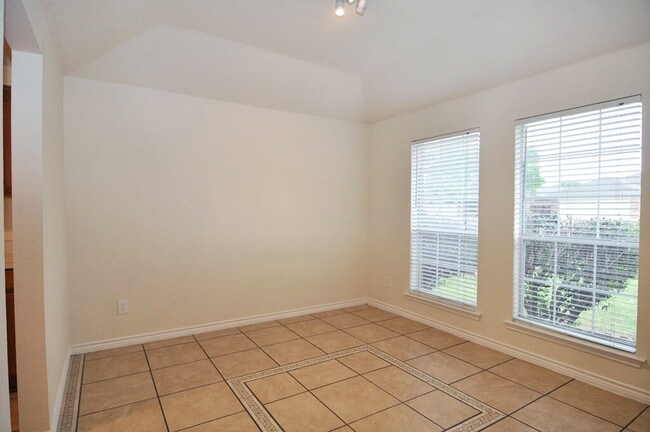 Photo - "Warm And Welcoming 3-2-2 With Open Living In a Prime Location!"
