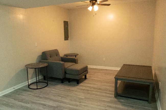 Photo - 4040 Knollbrook Dr NW