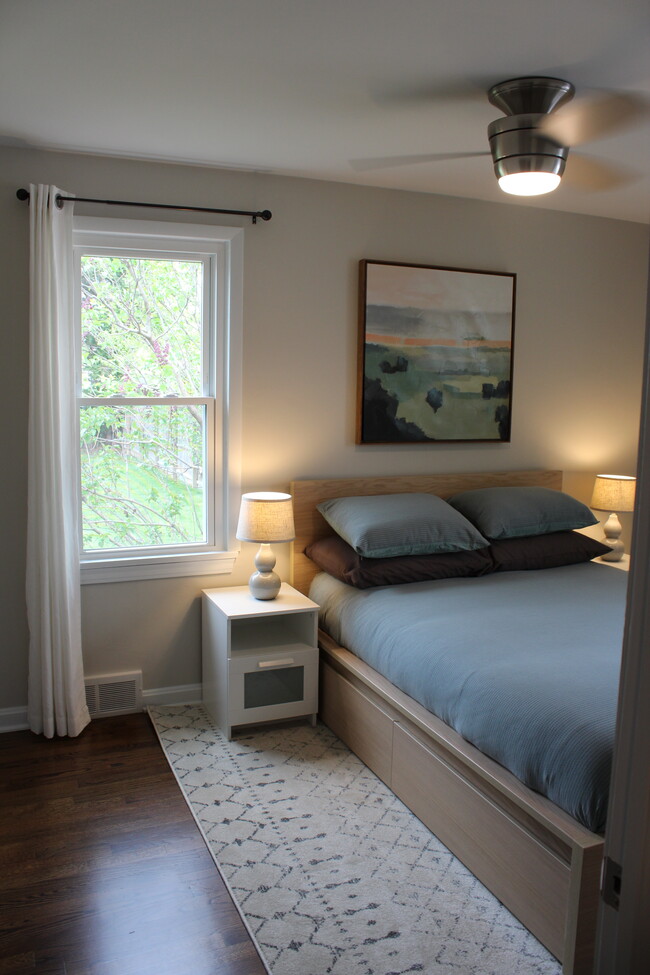 Photo - 1130 W 35th St