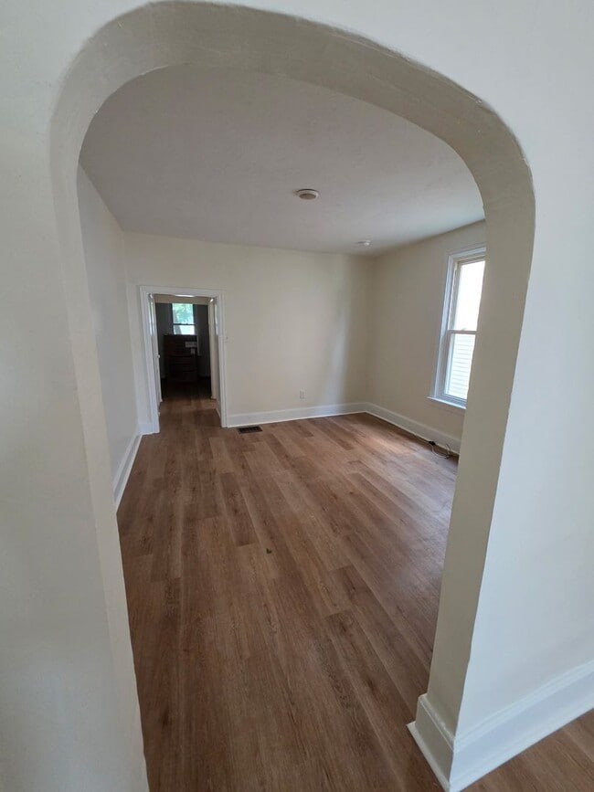 345-347 W Penn St