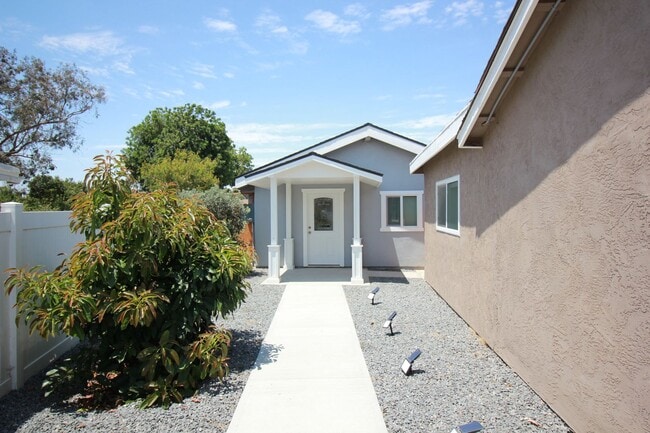 Building Photo - Newly buillt stand alone 2 bedroom home, back gate close - No Pets!