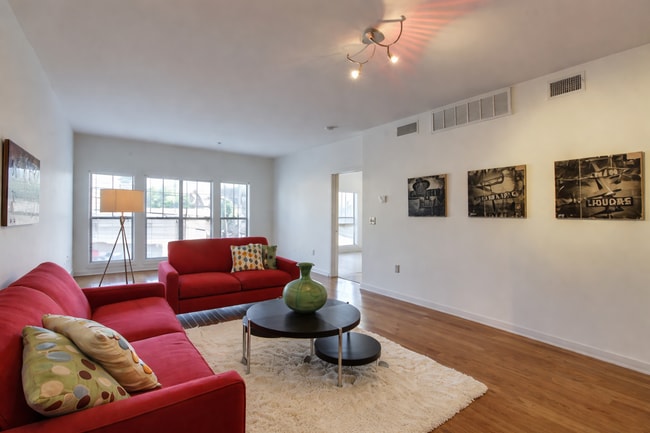 Photo - Beautiful 3 Bedroom Condo in Midtown