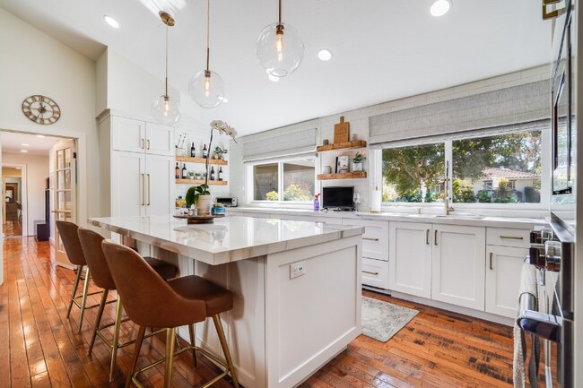 Photo - 828 Richard Ln