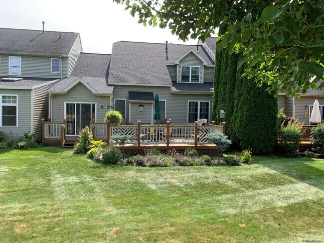 Photo - 16 Claire Pass