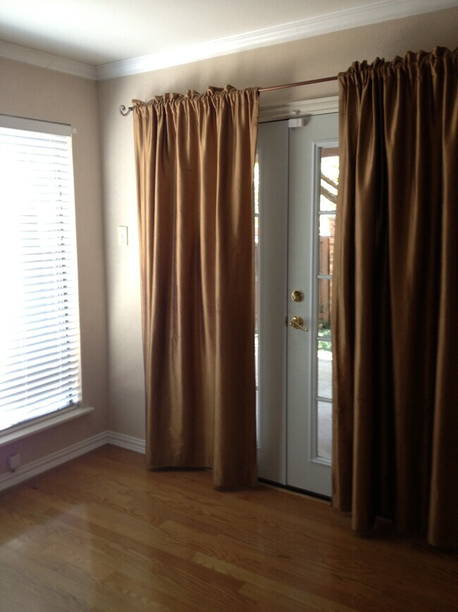 livingroom door to Patio - 3136 Pin Oak Ct