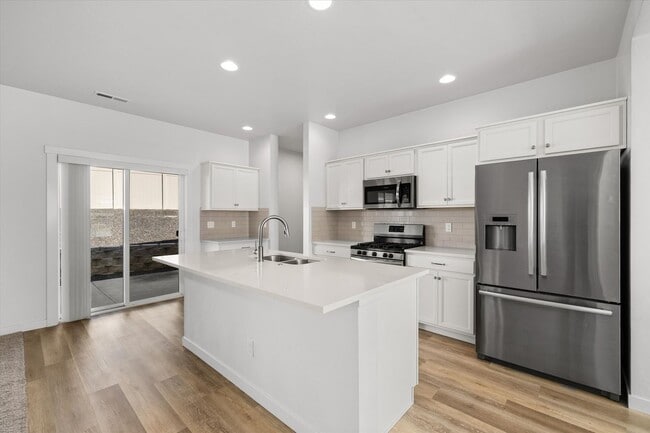 Photo - Eagle, ID – Spacious 3 Bedroom + Bonus Room