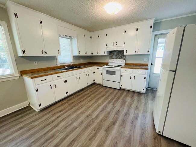 Photo - ADORABLE BRICK RANCH IN LAGRANGE *3 BR, 1 BA* NEWLY RENOVATED
