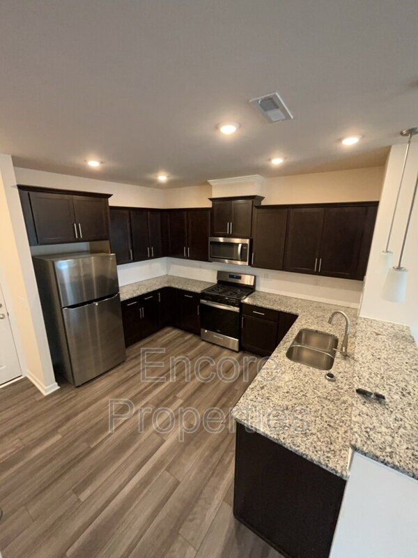 Photo - 305 Ribbon Rail St