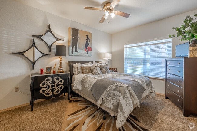 1BR, 1BA - 669SF- Bedroom