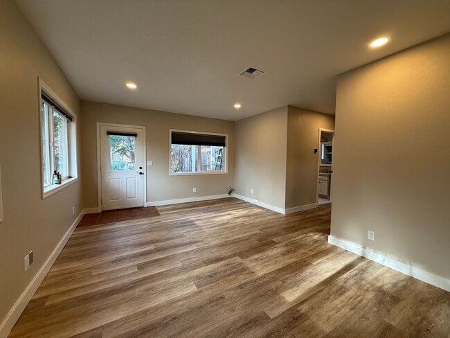 Photo - 679 Clay St Unit B