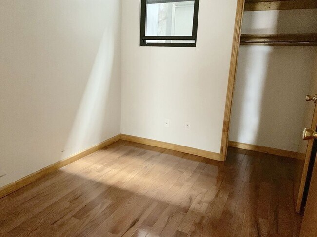 Photo - 344 E 9th St