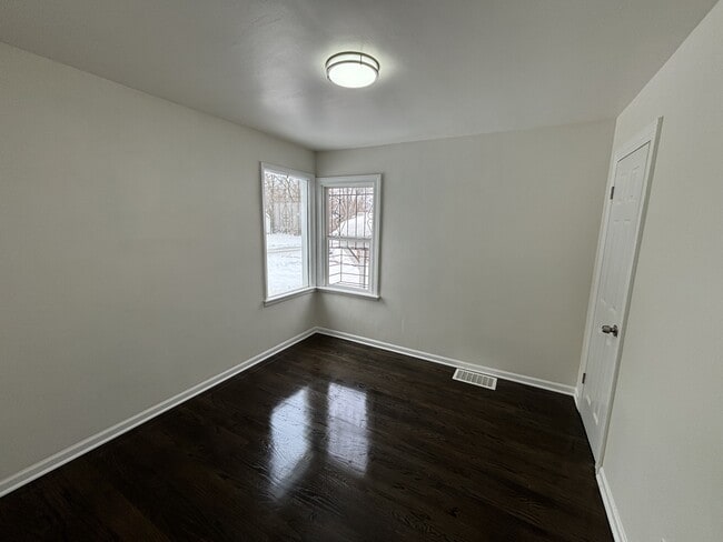 Photo - 575 Durbin St