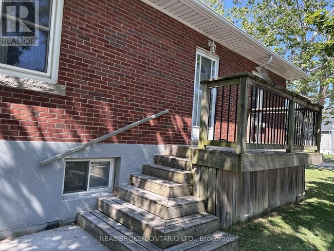 Photo - 311 Wallace Ave S