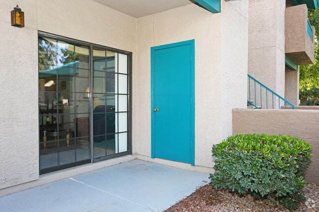 1BR, 1BA - Kisa 700 SF
