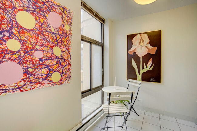 Photo - 65 E Scott St