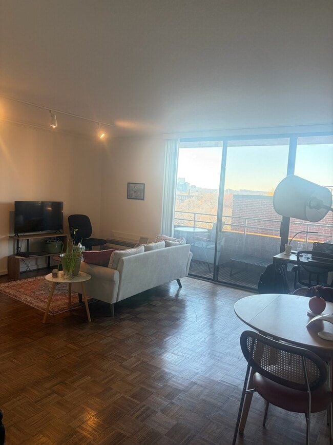 Photo - 2141 P St NW Unidad 704