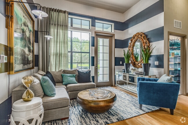 2 BR, 2 BA- 1,055-1,077SF