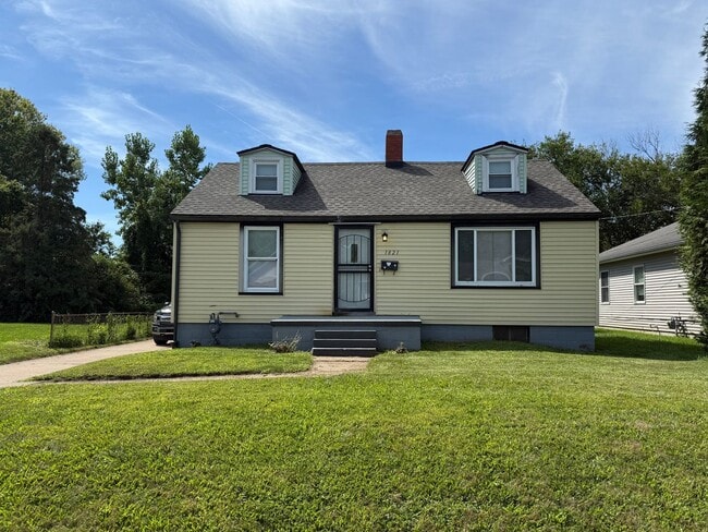Building Photo - 1821 Clay St Rental