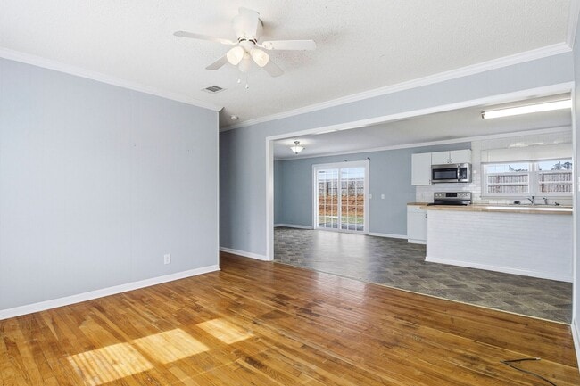 Photo - Majestic Maxwell