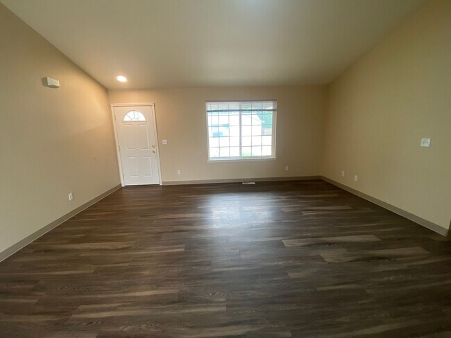 Photo - 3 Bedroom 2 Bathroom Home for Rent!