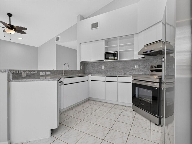 Photo - 1520 Seabay Rd