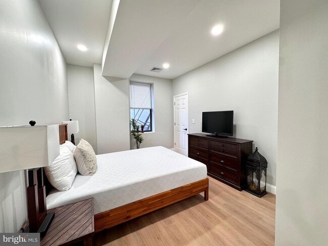 Photo - 1024 Race St Unit 3D