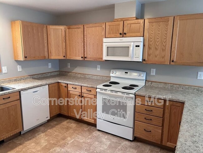 Building Photo - 545 4th Ave SW