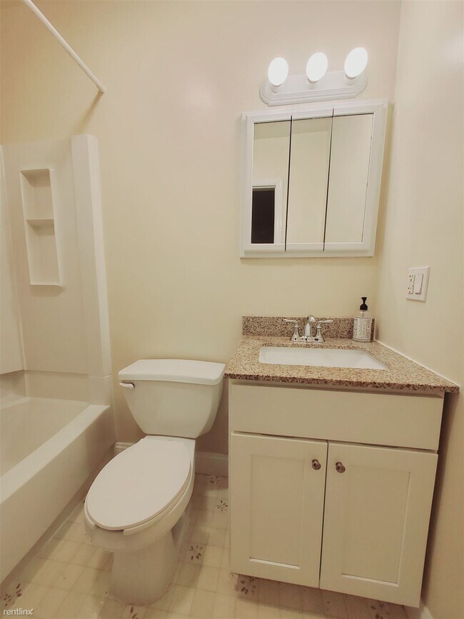 Photo - 1 br, 1 bath Condo - 23 Oak St Unit 3 Unit 3